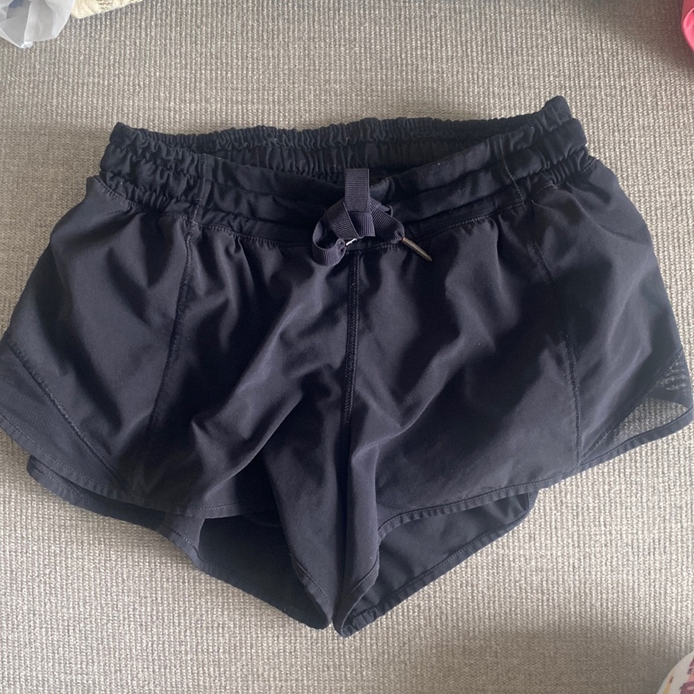 Lululemon shorty short 2.5” shorts size 4